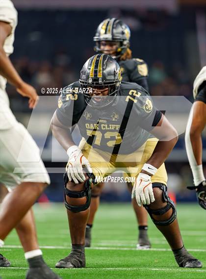 Thumbnail 3 in South Oak Cliff vs. Randle (UIL 5A Division II Football Final) photogallery.