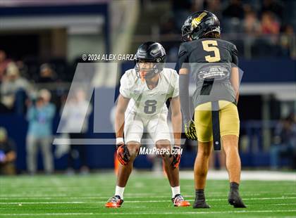 Thumbnail 3 in South Oak Cliff vs. Randle (UIL 5A Division II Football Final) photogallery.