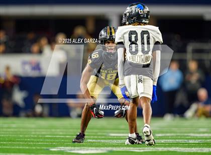 Thumbnail 2 in South Oak Cliff vs. Randle (UIL 5A Division II Football Final) photogallery.