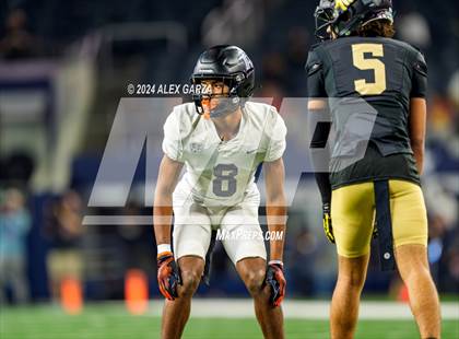 Thumbnail 3 in South Oak Cliff vs. Randle (UIL 5A Division II Football Final) photogallery.