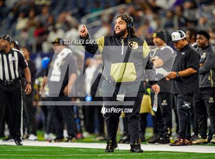 Thumbnail 2 in South Oak Cliff vs. Randle (UIL 5A Division II Football Final) photogallery.