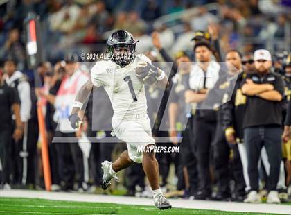 Thumbnail 3 in South Oak Cliff vs. Randle (UIL 5A Division II Football Final) photogallery.
