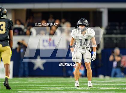 Thumbnail 3 in South Oak Cliff vs. Randle (UIL 5A Division II Football Final) photogallery.