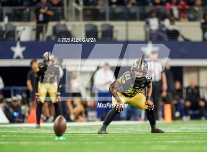 Thumbnail 3 in South Oak Cliff vs. Randle (UIL 5A Division II Football Final) photogallery.