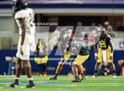 Thumbnail 2 in South Oak Cliff vs. Randle (UIL 5A Division II Football Final) photogallery.