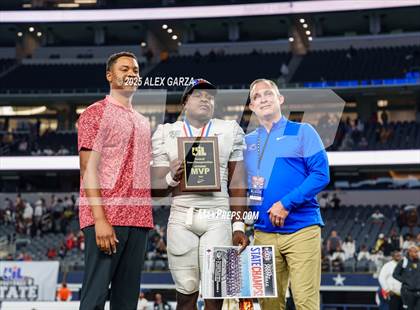 Thumbnail 3 in South Oak Cliff vs. Randle (UIL 5A Division II Football Final) photogallery.