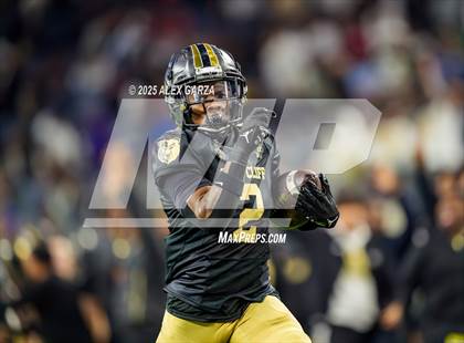 Thumbnail 1 in South Oak Cliff vs. Randle (UIL 5A Division II Football Final) photogallery.