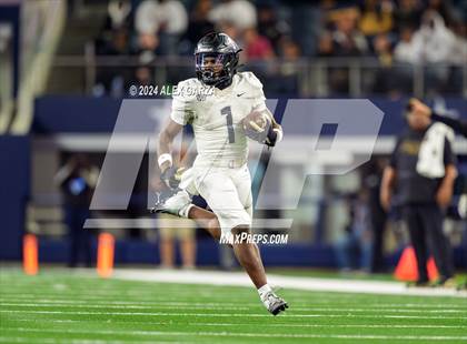 Thumbnail 3 in South Oak Cliff vs. Randle (UIL 5A Division II Football Final) photogallery.