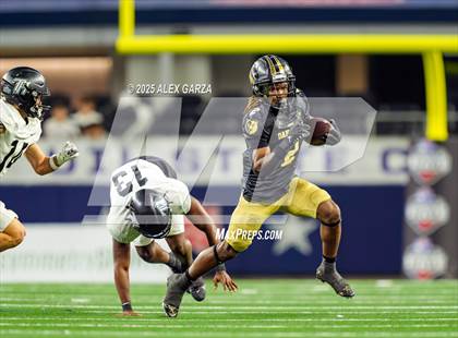 Thumbnail 2 in South Oak Cliff vs. Randle (UIL 5A Division II Football Final) photogallery.