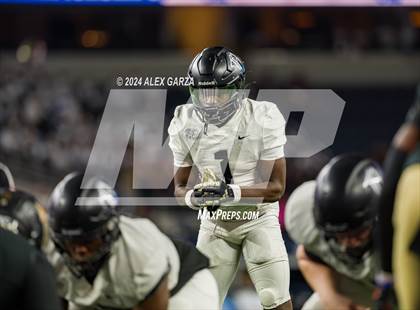 Thumbnail 2 in South Oak Cliff vs. Randle (UIL 5A Division II Football Final) photogallery.