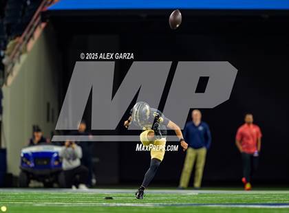 Thumbnail 1 in South Oak Cliff vs. Randle (UIL 5A Division II Football Final) photogallery.