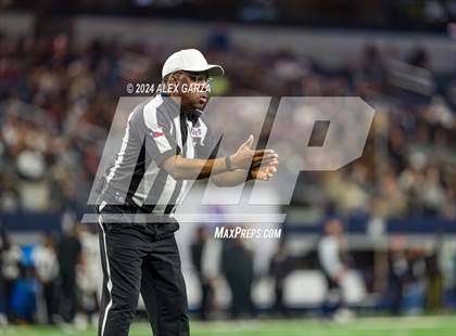 Thumbnail 1 in South Oak Cliff vs. Randle (UIL 5A Division II Football Final) photogallery.