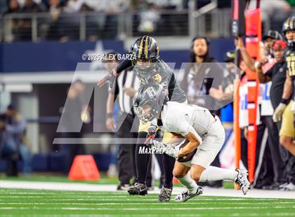 Thumbnail 1 in South Oak Cliff vs. Randle (UIL 5A Division II Football Final) photogallery.