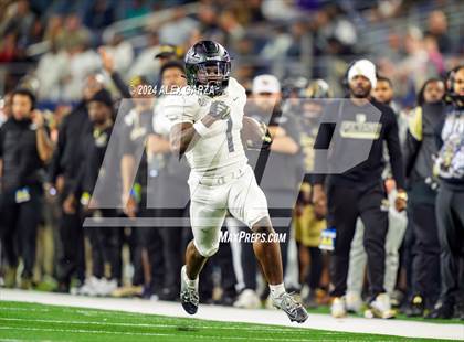 Thumbnail 2 in South Oak Cliff vs. Randle (UIL 5A Division II Football Final) photogallery.
