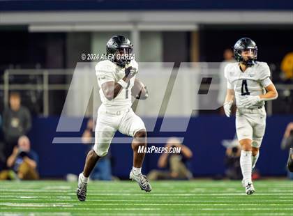 Thumbnail 1 in South Oak Cliff vs. Randle (UIL 5A Division II Football Final) photogallery.