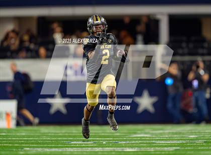 Thumbnail 1 in South Oak Cliff vs. Randle (UIL 5A Division II Football Final) photogallery.