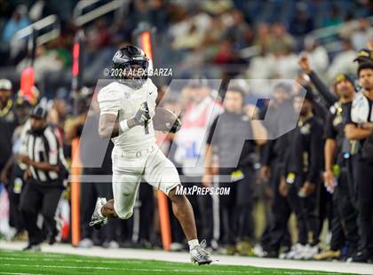 Thumbnail 1 in South Oak Cliff vs. Randle (UIL 5A Division II Football Final) photogallery.