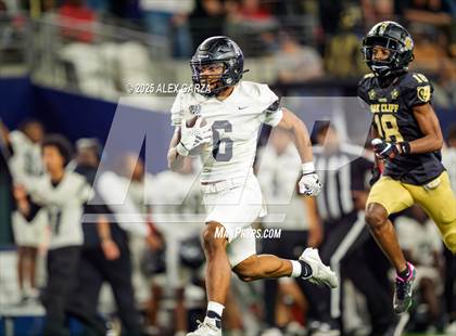 Thumbnail 2 in South Oak Cliff vs. Randle (UIL 5A Division II Football Final) photogallery.