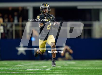 Thumbnail 3 in South Oak Cliff vs. Randle (UIL 5A Division II Football Final) photogallery.