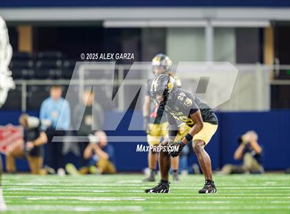 Thumbnail 1 in South Oak Cliff vs. Randle (UIL 5A Division II Football Final) photogallery.