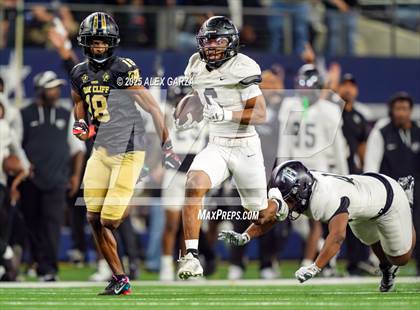 Thumbnail 3 in South Oak Cliff vs. Randle (UIL 5A Division II Football Final) photogallery.