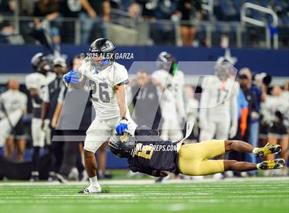 Thumbnail 2 in South Oak Cliff vs. Randle (UIL 5A Division II Football Final) photogallery.
