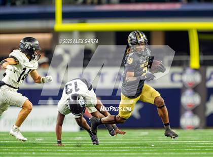 Thumbnail 3 in South Oak Cliff vs. Randle (UIL 5A Division II Football Final) photogallery.