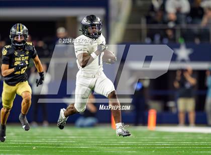 Thumbnail 3 in South Oak Cliff vs. Randle (UIL 5A Division II Football Final) photogallery.