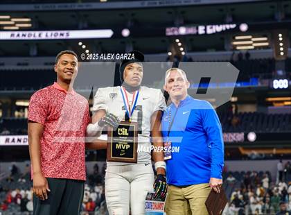 Thumbnail 2 in South Oak Cliff vs. Randle (UIL 5A Division II Football Final) photogallery.