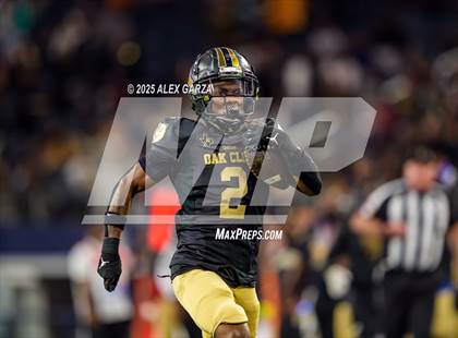 Thumbnail 2 in South Oak Cliff vs. Randle (UIL 5A Division II Football Final) photogallery.