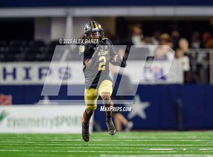 Thumbnail 2 in South Oak Cliff vs. Randle (UIL 5A Division II Football Final) photogallery.