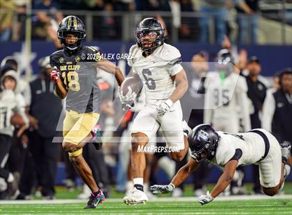 Thumbnail 1 in South Oak Cliff vs. Randle (UIL 5A Division II Football Final) photogallery.