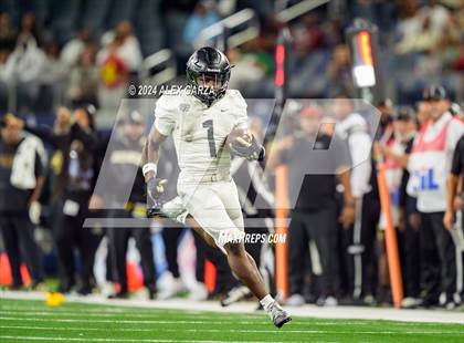 Thumbnail 3 in South Oak Cliff vs. Randle (UIL 5A Division II Football Final) photogallery.