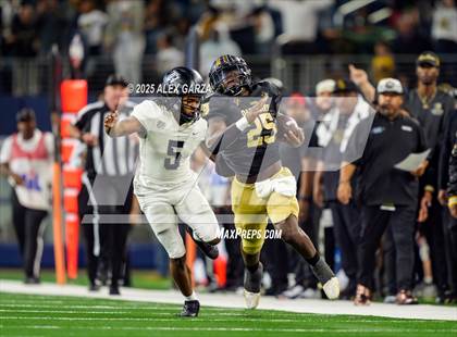 Thumbnail 3 in South Oak Cliff vs. Randle (UIL 5A Division II Football Final) photogallery.