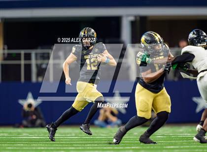 Thumbnail 3 in South Oak Cliff vs. Randle (UIL 5A Division II Football Final) photogallery.