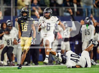 Thumbnail 3 in South Oak Cliff vs. Randle (UIL 5A Division II Football Final) photogallery.