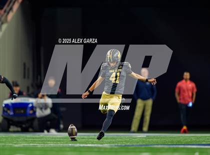Thumbnail 3 in South Oak Cliff vs. Randle (UIL 5A Division II Football Final) photogallery.