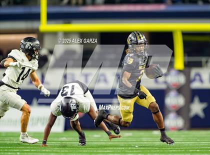 Thumbnail 1 in South Oak Cliff vs. Randle (UIL 5A Division II Football Final) photogallery.