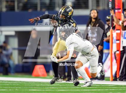 Thumbnail 1 in South Oak Cliff vs. Randle (UIL 5A Division II Football Final) photogallery.