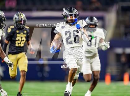 Thumbnail 2 in South Oak Cliff vs. Randle (UIL 5A Division II Football Final) photogallery.