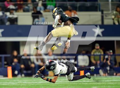 Thumbnail 1 in South Oak Cliff vs. Randle (UIL 5A Division II Football Final) photogallery.