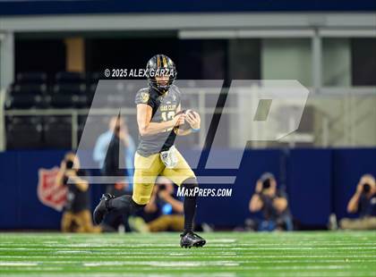 Thumbnail 1 in South Oak Cliff vs. Randle (UIL 5A Division II Football Final) photogallery.