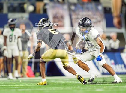 Thumbnail 2 in South Oak Cliff vs. Randle (UIL 5A Division II Football Final) photogallery.