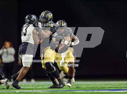 Thumbnail 1 in South Oak Cliff vs. Randle (UIL 5A Division II Football Final) photogallery.
