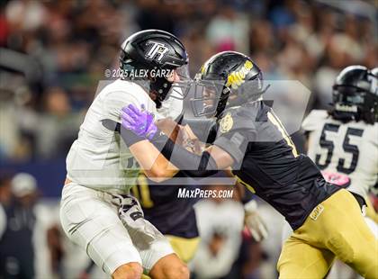 Thumbnail 3 in South Oak Cliff vs. Randle (UIL 5A Division II Football Final) photogallery.