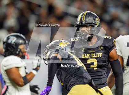 Thumbnail 2 in South Oak Cliff vs. Randle (UIL 5A Division II Football Final) photogallery.