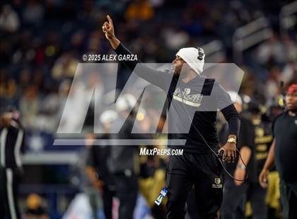Thumbnail 1 in South Oak Cliff vs. Randle (UIL 5A Division II Football Final) photogallery.