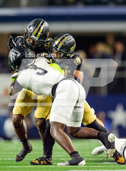 Thumbnail 1 in South Oak Cliff vs. Randle (UIL 5A Division II Football Final) photogallery.