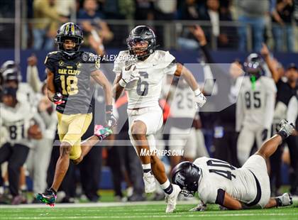 Thumbnail 2 in South Oak Cliff vs. Randle (UIL 5A Division II Football Final) photogallery.