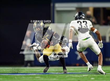 Thumbnail 3 in South Oak Cliff vs. Randle (UIL 5A Division II Football Final) photogallery.